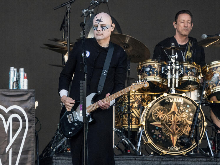 The Smashing Pumpkins live on tour